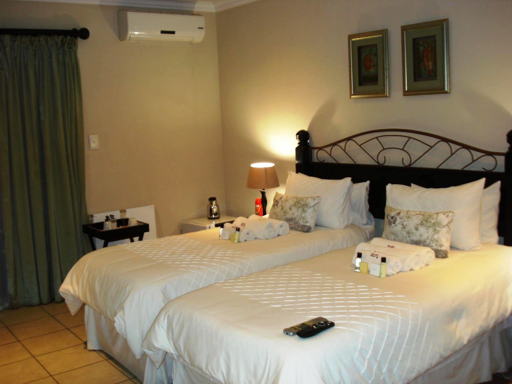 Bri-Shel Manor B&B Хайделберг Екстериор снимка
